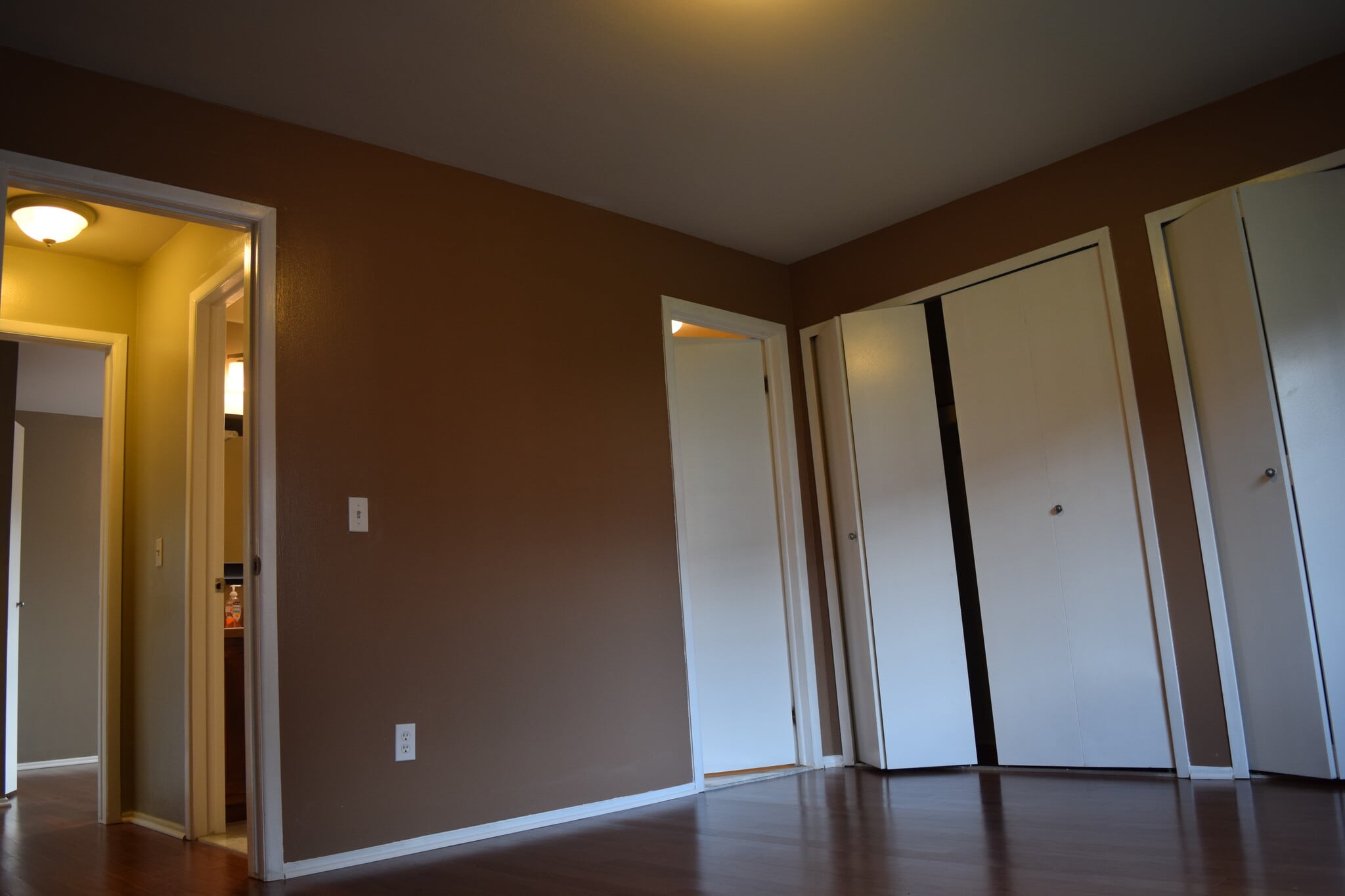 Master bedroom - 2425 Torquay Ave