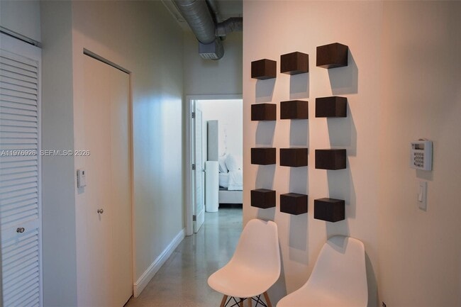 Building Photo - 700 NE 25th St