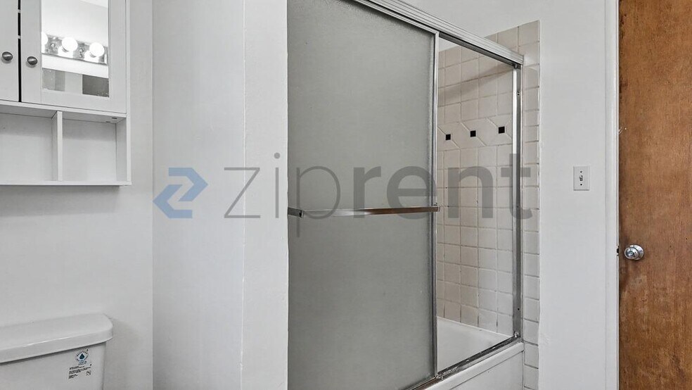 Building Photo - Unit