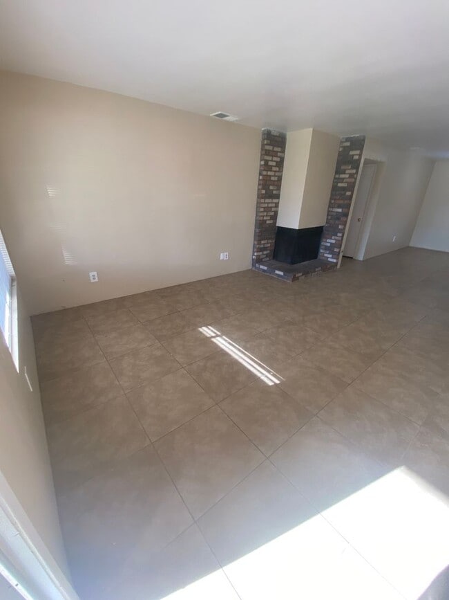 Building Photo - 913 Nimrod Ct