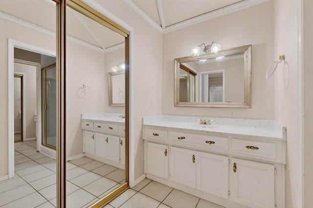 Building Photo - 2800 Hedgeway Dr