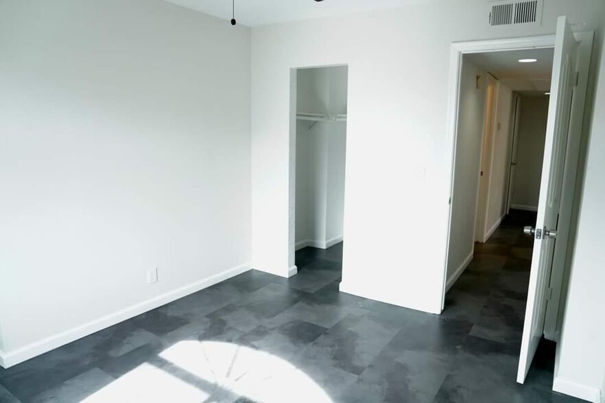 Building Photo - 8455 W Sahara Ave