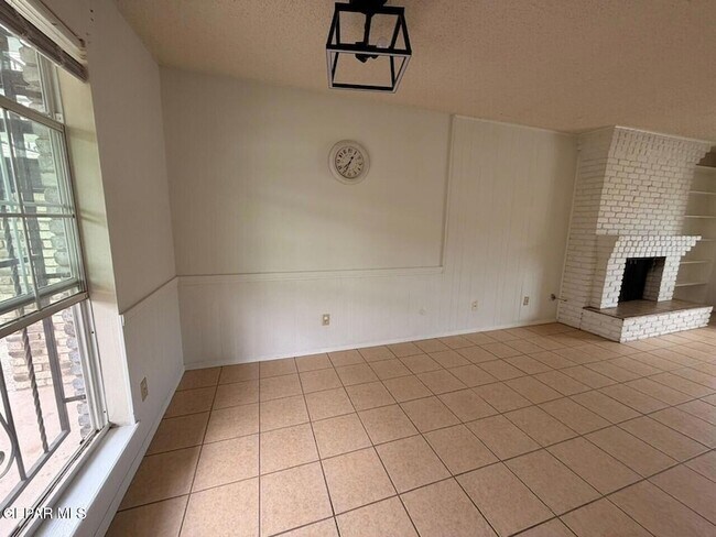 Building Photo - 6700 Escondido Dr