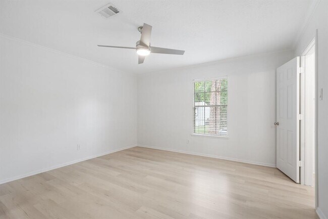 Building Photo - 77 Crystal Lake Ln
