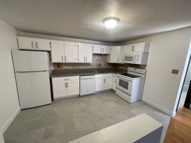 Building Photo - 224 Main St