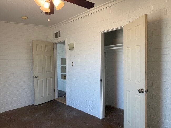 Building Photo - Adorable 2 bed + office/1 bath House with ...