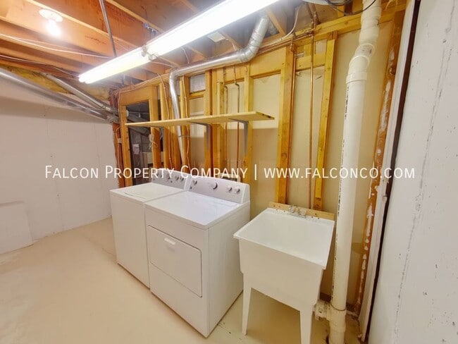 Building Photo - 2526 Elite Terrace