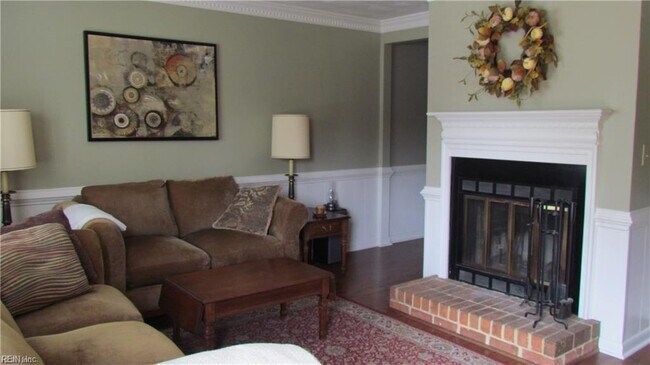 Building Photo - 350 San Roman Dr