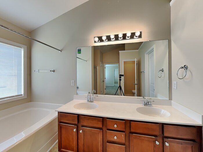 Building Photo - 2609 Bluestone Dr SW