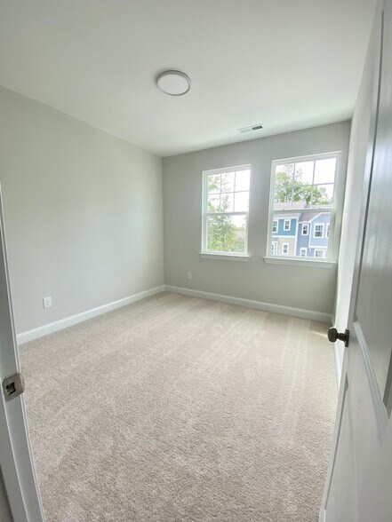 Building Photo - 2843 Macbeth Ln
