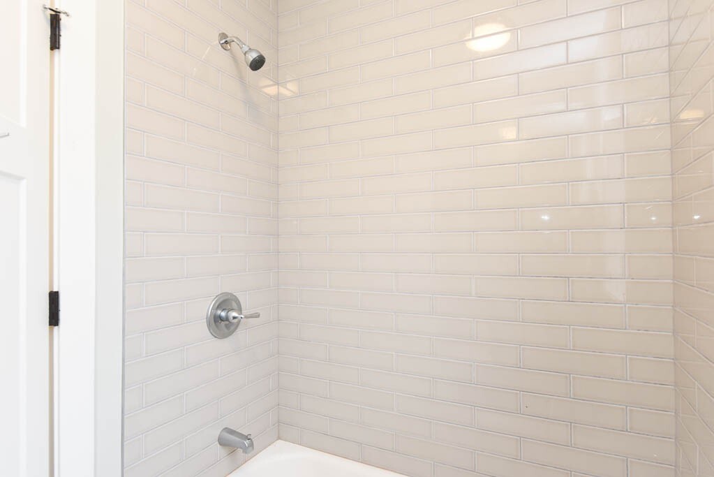 Building Photo - 725 W Brompton Ave