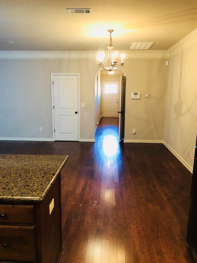 Building Photo - Townhome For Rent in Edenton Subdivision! ...