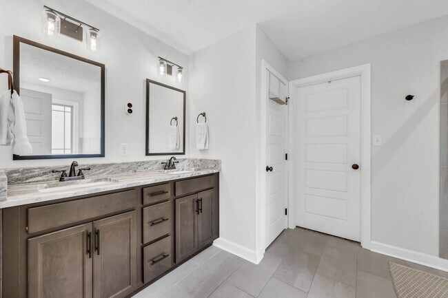 Building Photo - Pet Friendly Three Bedroom!