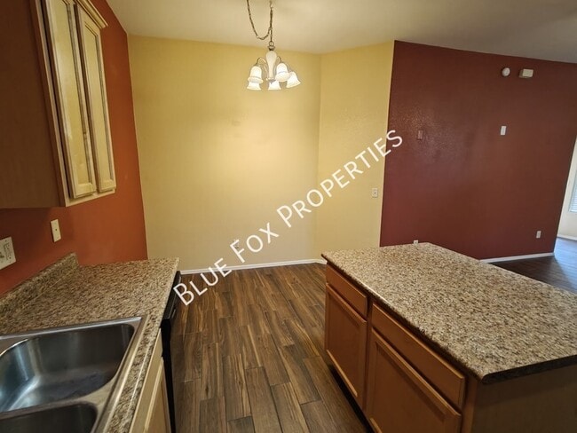 Building Photo - 2122 E Calle Arroyo Lindo