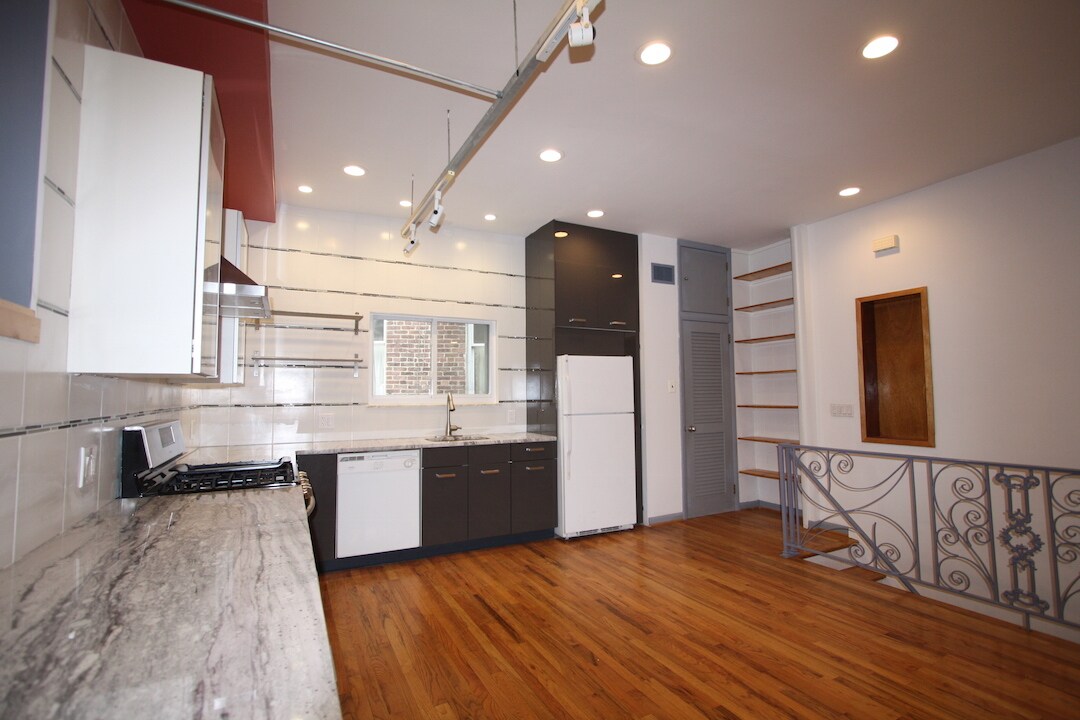 Building Photo - 1164 S Darien St