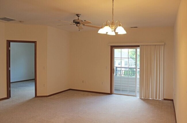 Building Photo - 101 ELLIOT LANE-206