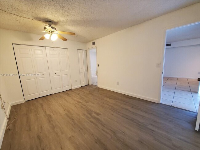 Building Photo - 1017 Washington Cir