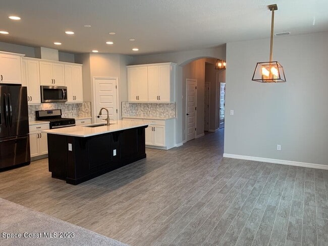 Building Photo - 2831 Casterton Dr