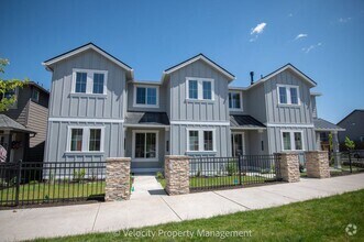 Building Photo - M555