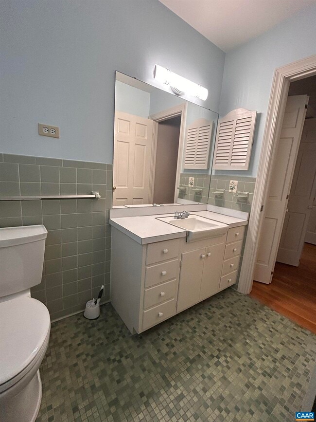 Building Photo - 214 Montvue Dr