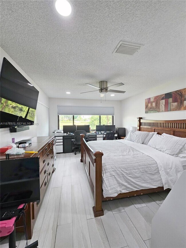 Building Photo - 3483 Emerald Oaks Dr