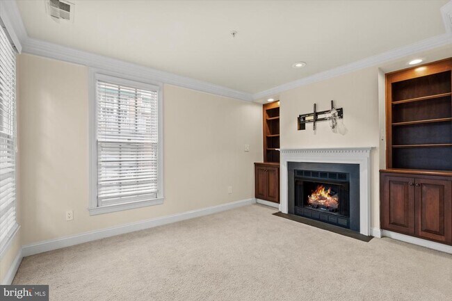Building Photo - 306 S Fayette St