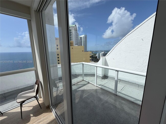 Building Photo - 16425 Collins Ave