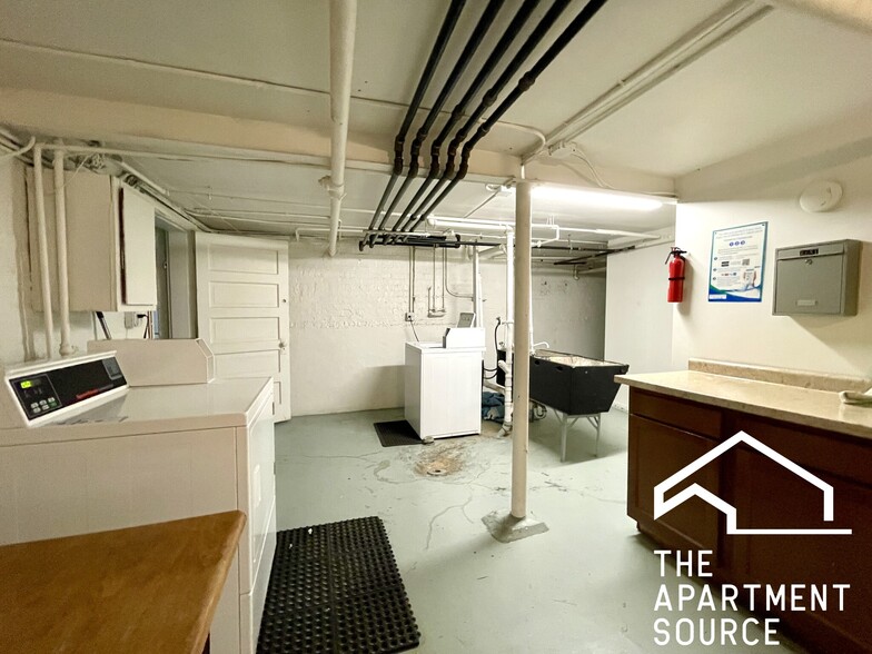 Building Photo - 3540 N Lowell Ave
