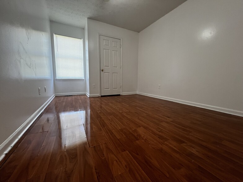 Building Photo - 3837 Meadow Creek Dr