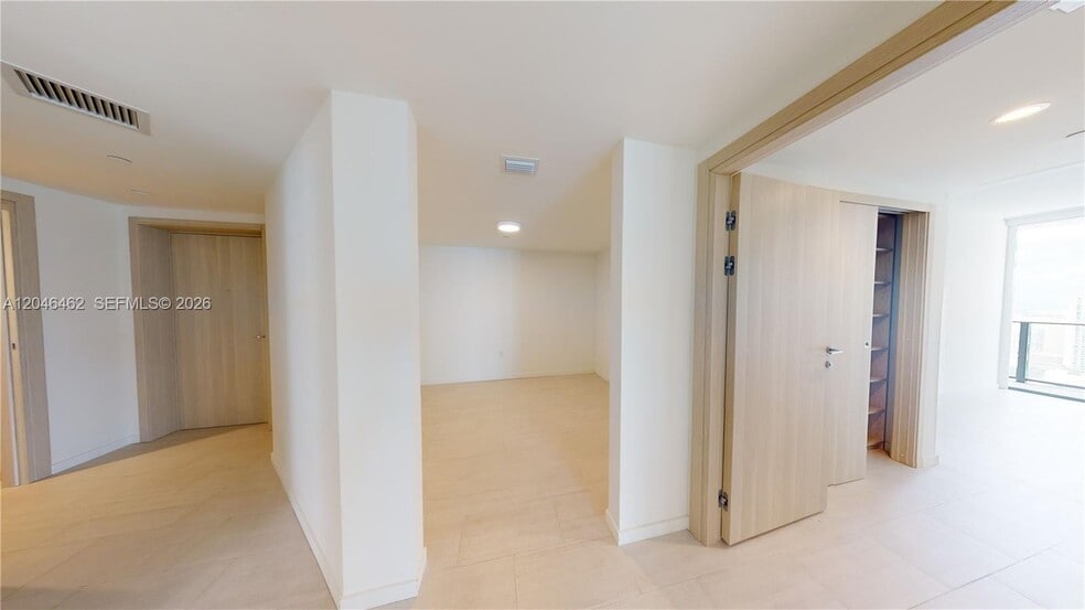 Building Photo - 1000 Brickell Plz