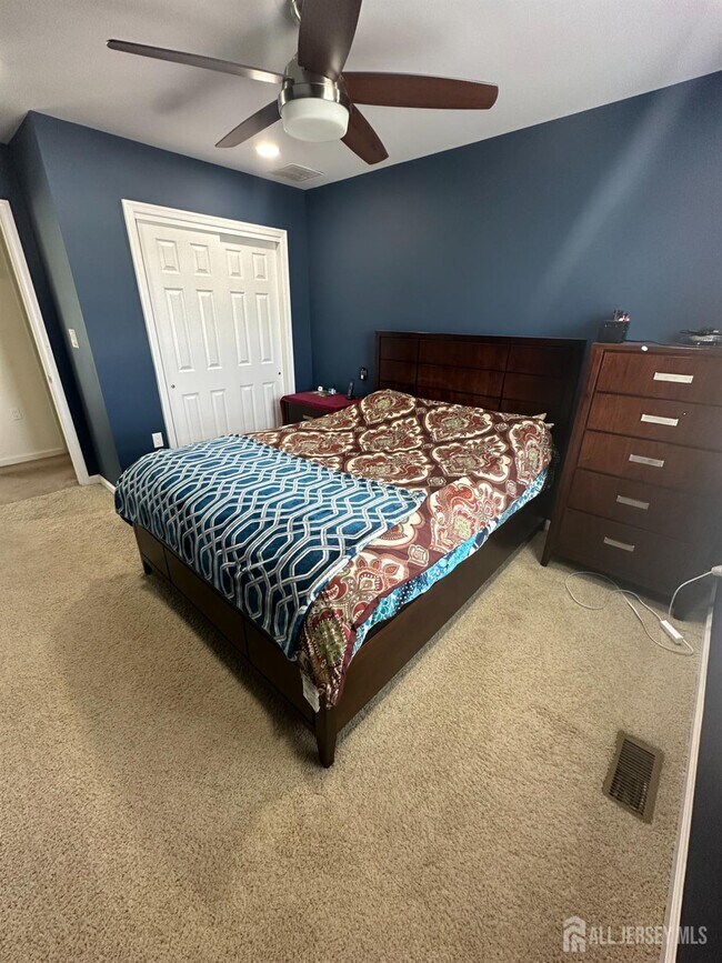 Building Photo - 25 Eddington Ln