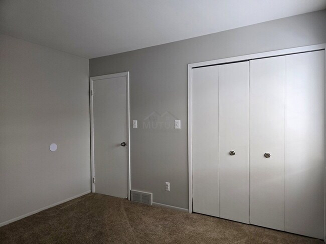 Building Photo - 25348 Shiawassee Cir