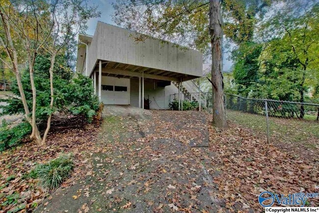 Building Photo - 2700 Evergreen St SE