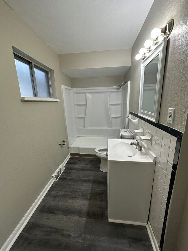 Building Photo - Renovated Two Bedroom One Bath Home Coming...