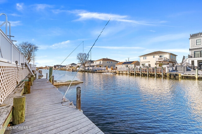 Building Photo - 3456 E Thistle Ave