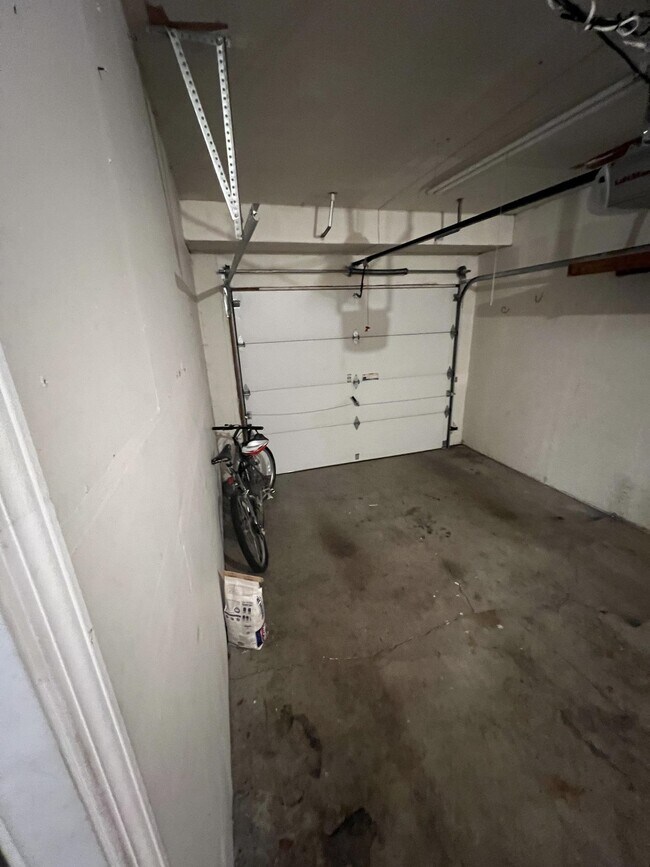 Building Photo - 20077 Redwood Rd