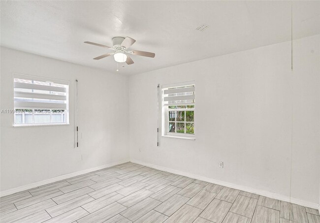 Building Photo - 5401 SW 97th Ct