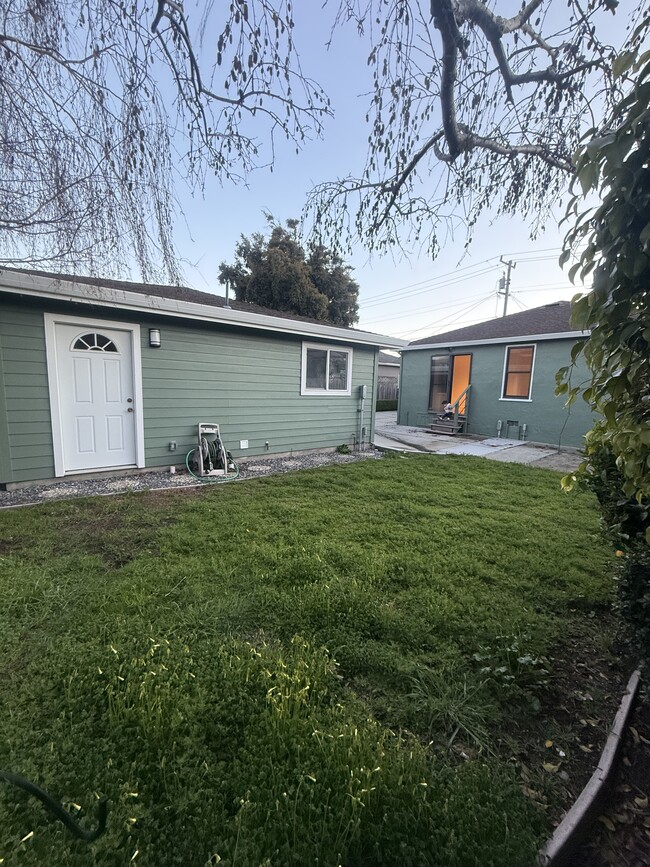 Building Photo - 330 Cuardo Ave