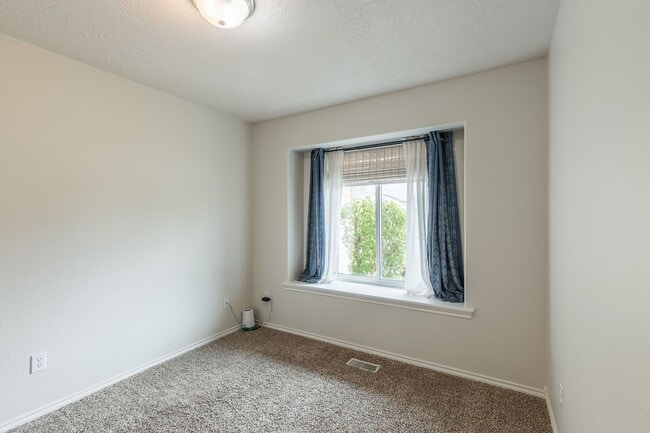 Building Photo - Just listed home for rent!
