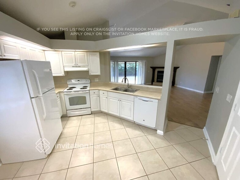 Building Photo - 4859 Wallingford Pl E