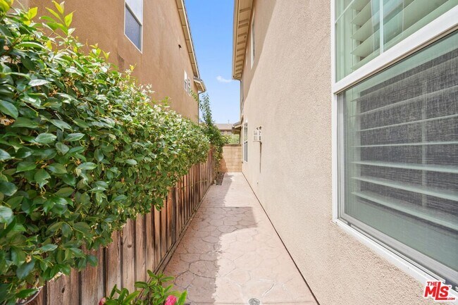 Building Photo - 1230 Wisteria Ave