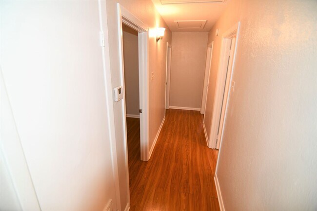 Building Photo - Newly Renovated!  3 bedroom, 1 bath home off Baker Blvd with easy access to Plank