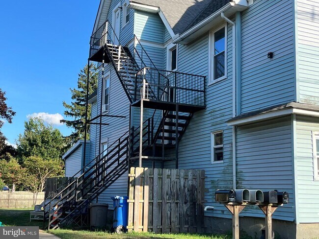 Building Photo - 5-507-AP5 Broadway