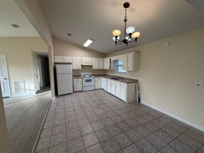 Building Photo - House for Rent