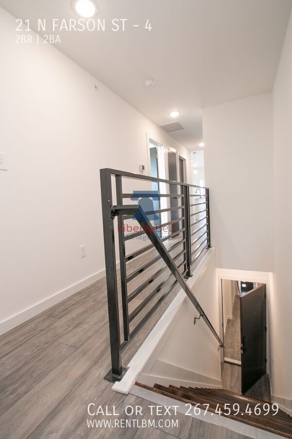 Building Photo - 21 Farson St