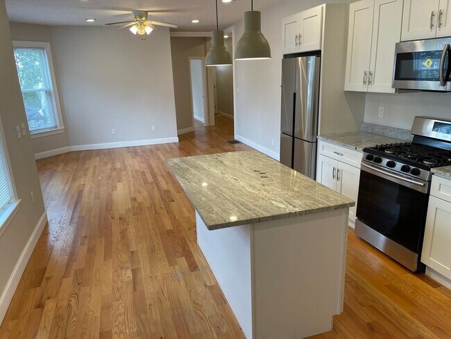 Building Photo - 79 Newton St