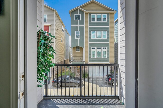 Building Photo - 2116 Oatfield Dr