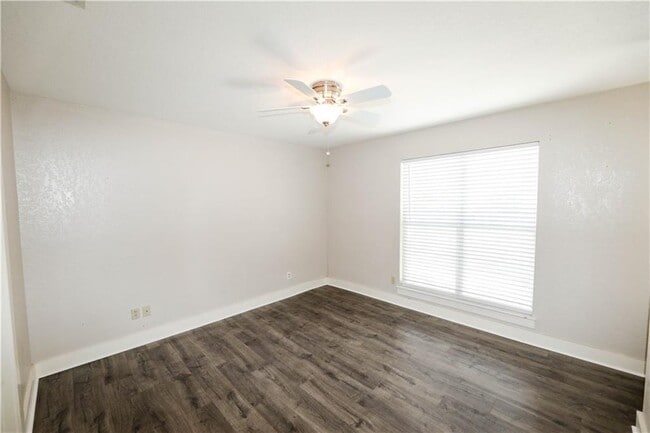 Building Photo - 1302 Danbury Square