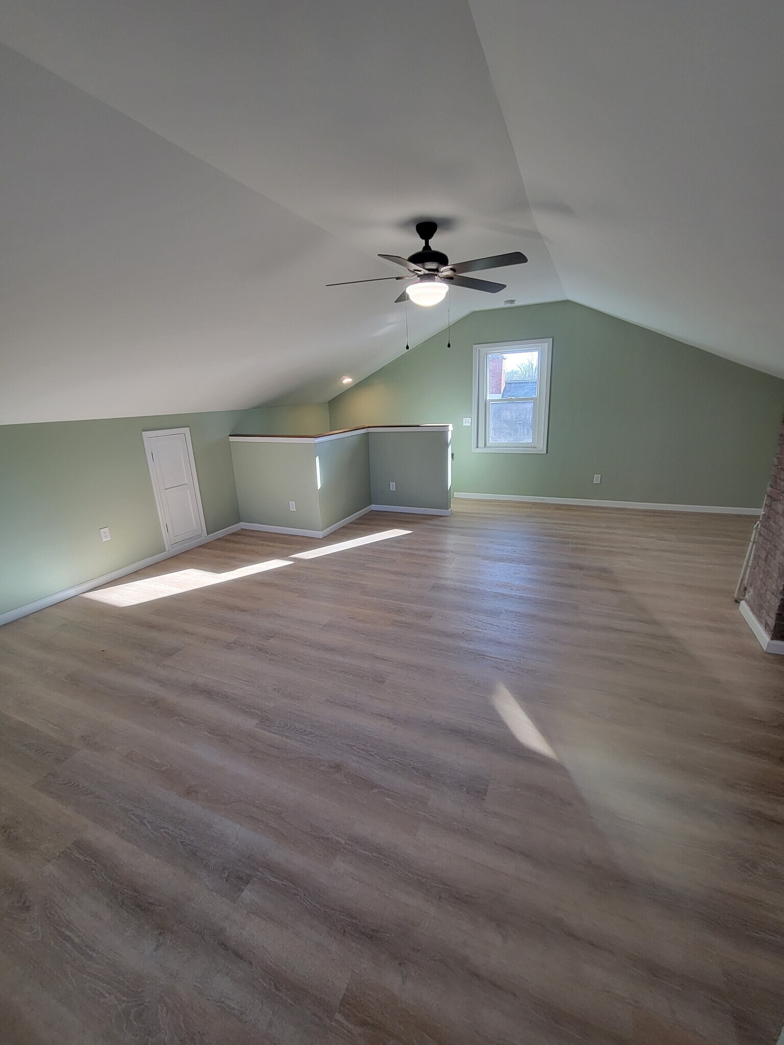 Upstairs Bedroom - 644 S Englewood Ave