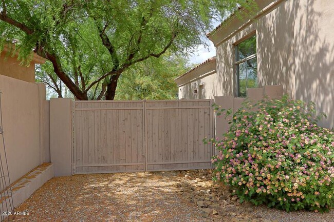 Building Photo - 9311 E Cavalry Dr